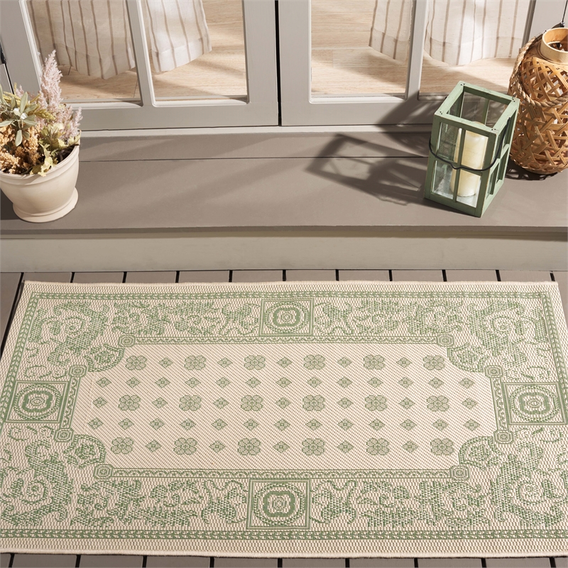 Safavieh Courtyard 2'-7