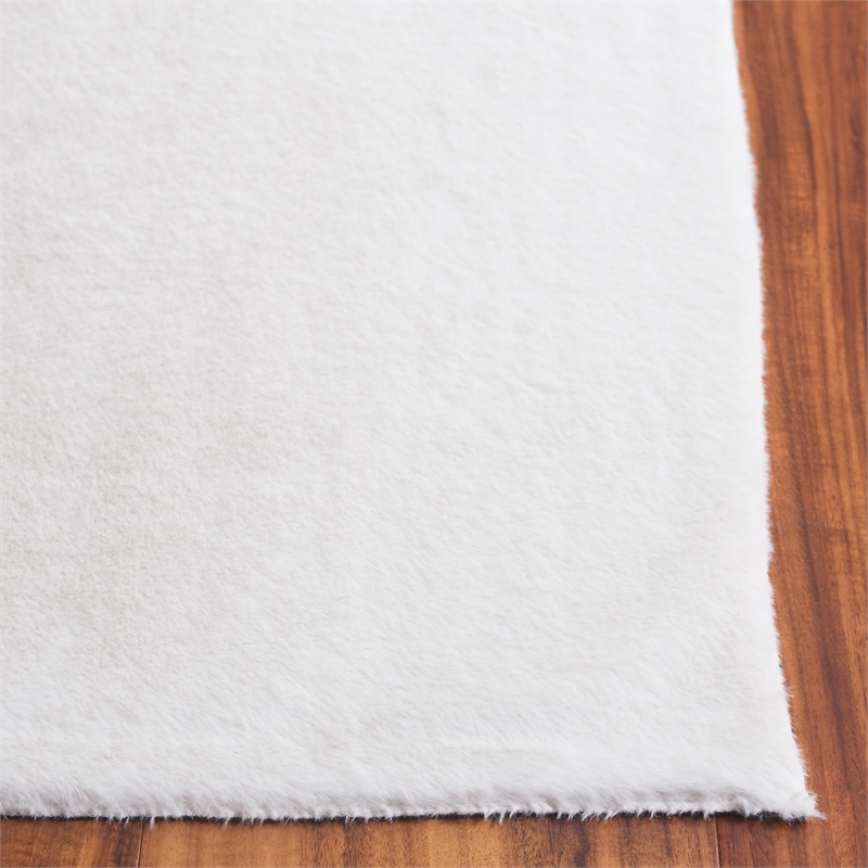 Safavieh Faux Fur Rug 5'-0