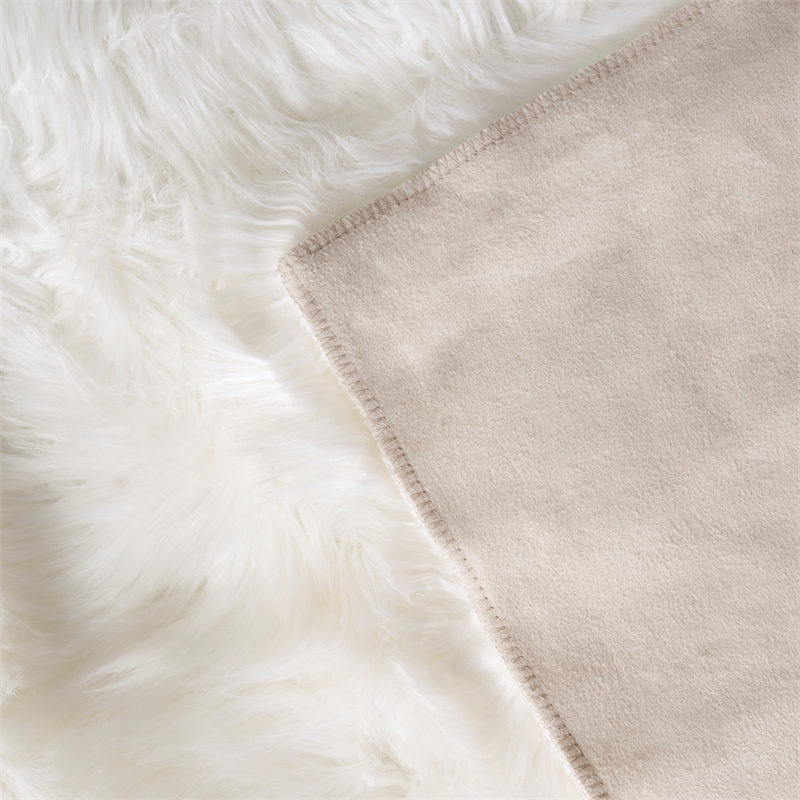 Safavieh Faux Sheep Skin 2'-6