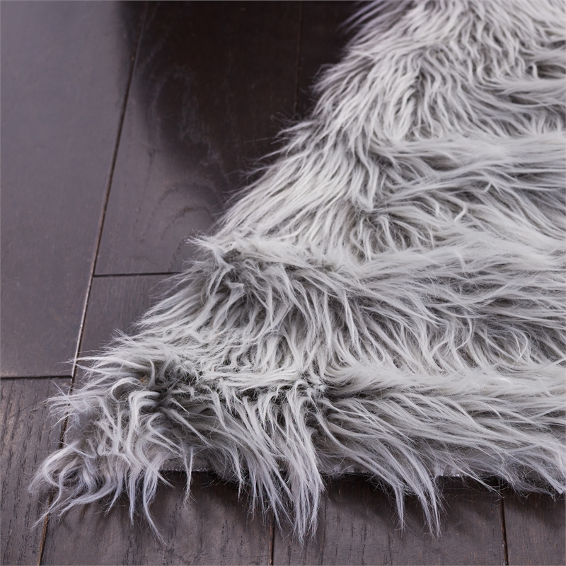 Safavieh Faux Sheep Skin 5'-0