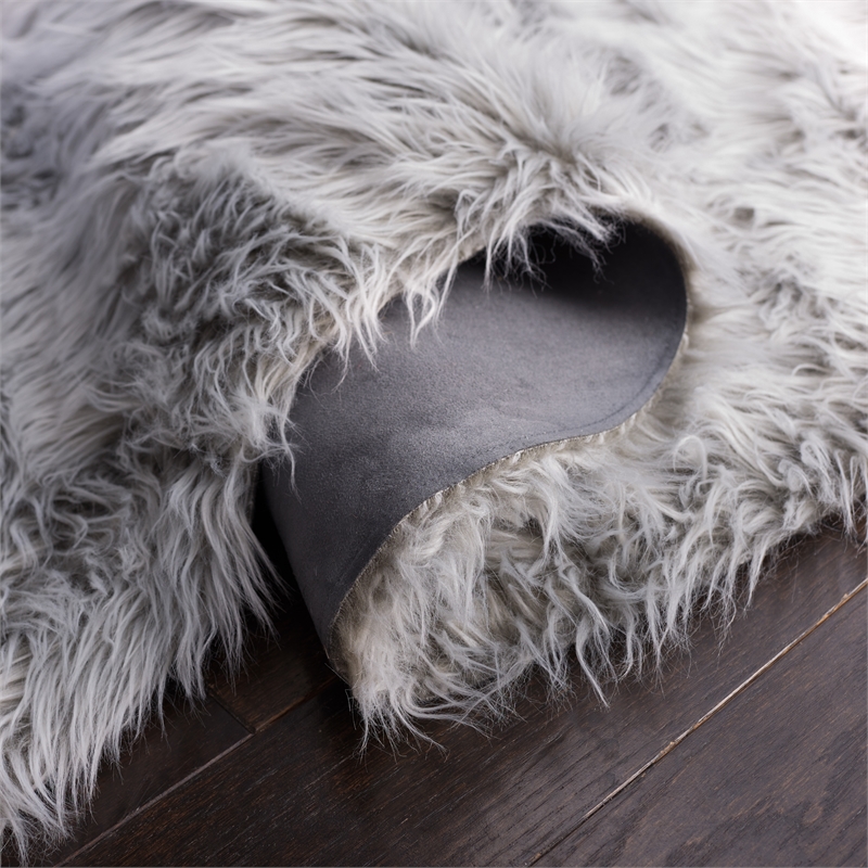 Safavieh Faux Sheep Skin 5'-0