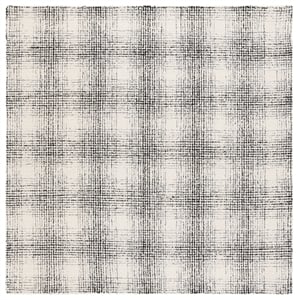 Safavieh Ebony 6'-0&quot x 6'-0&quot Wool and Cotton Hand Tufted Rug in Ivory / Black