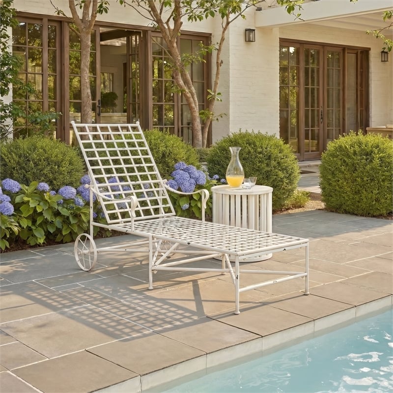 Safavieh Caledonia Iron Chaise Lounge in White