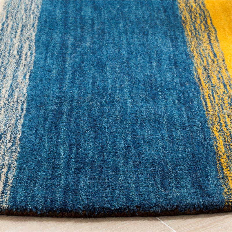 Safavieh Himalaya 6' X 6' Round Wool Hand Loomed Rug in Orange / Multi-Color