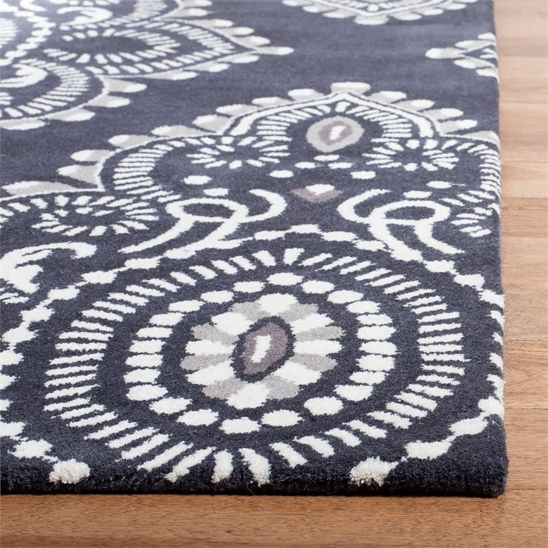 Safavieh Wyndham Accent Rug in Dark Grey / Ivory