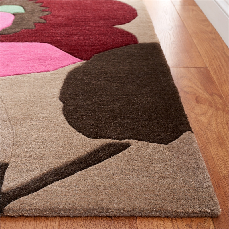 Safavieh Bella 5' X 8' Wool Hand Tufted Rug in Sand / Multi-Color