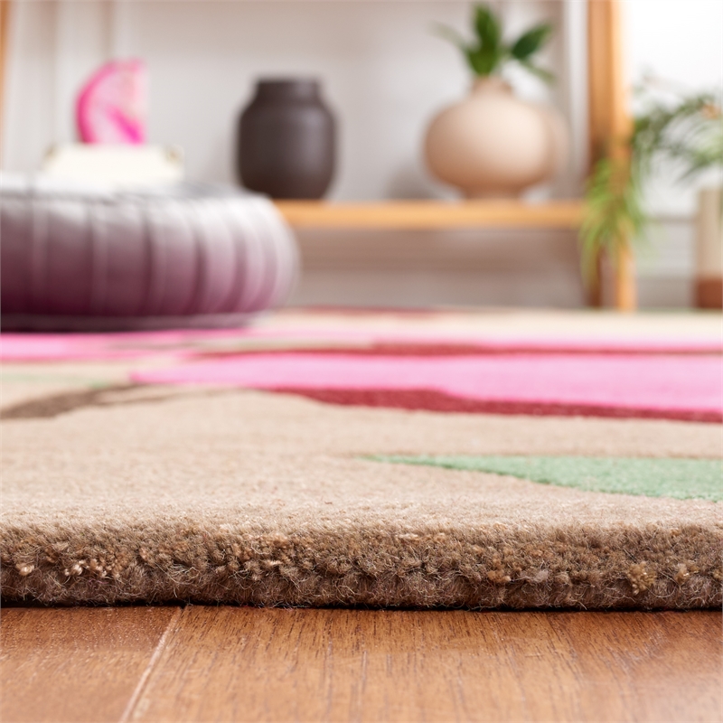 Safavieh Bella 5' X 8' Wool Hand Tufted Rug in Sand / Multi-Color