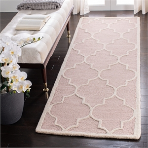 Safavieh Cambridge Light Pink Transitional Rug - Runner 2'6&quot x 8'