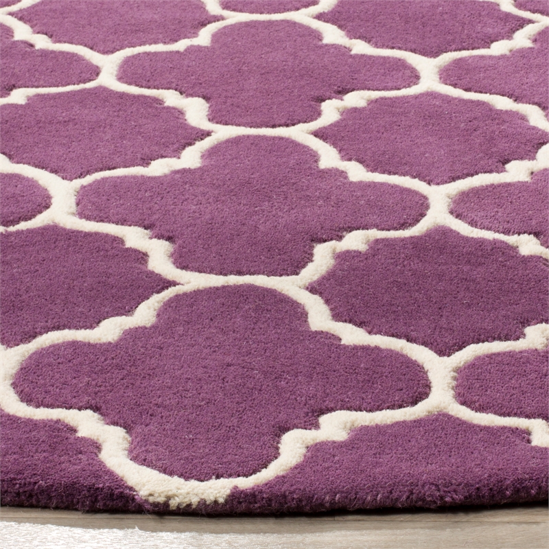 Safavieh Chatham 7' X 7' Round Wool Hand Tufted Rug in Purple / Ivory