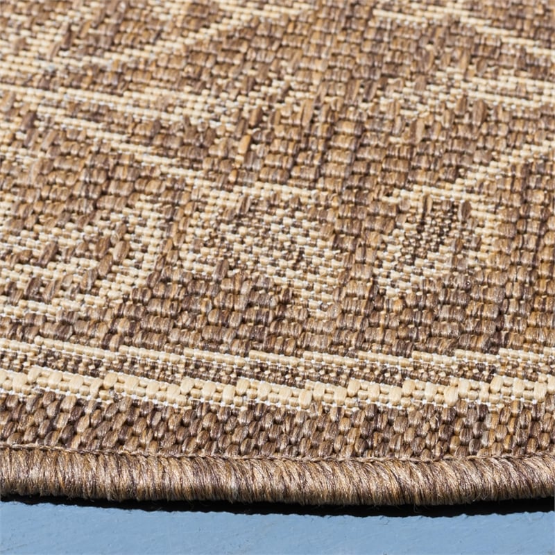 Safavieh Courtyard Brown Indoor Outdoor Rug - Round 7'10