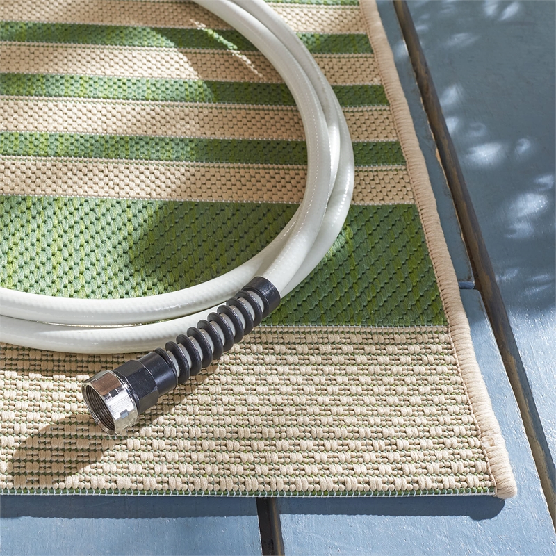 Safavieh Courtyard Green Indoor Outdoor Rug - 2'7