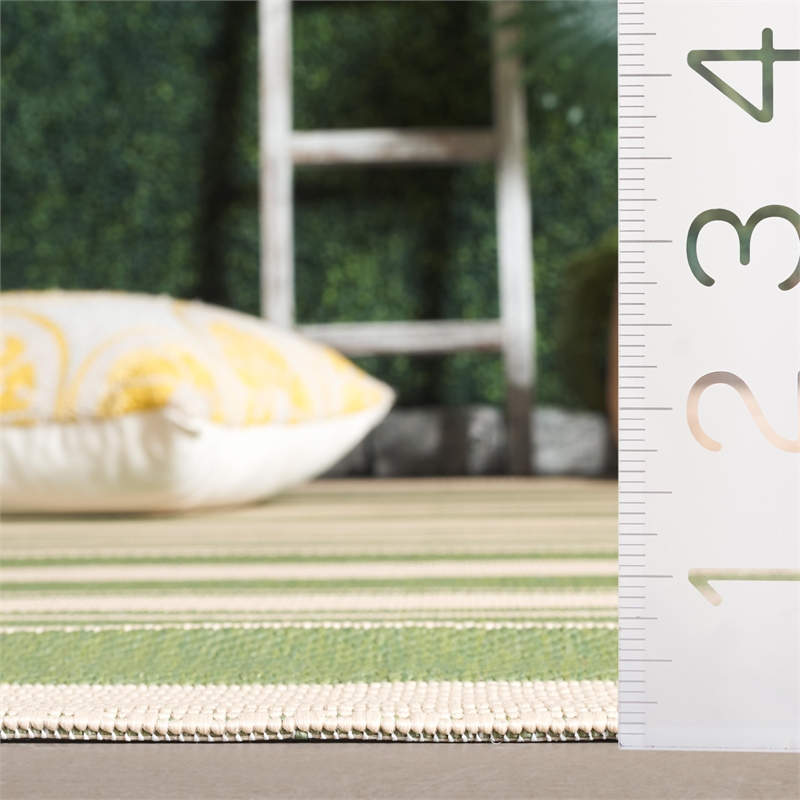 Safavieh Courtyard Green Indoor Outdoor Rug - 8' x 11'