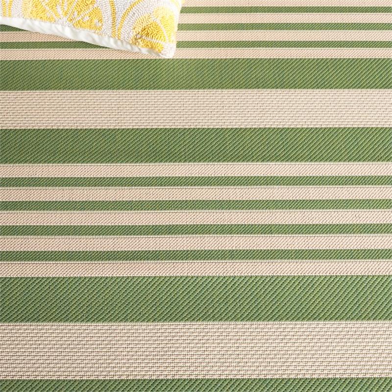Safavieh Courtyard Green Indoor Outdoor Rug - 8' x 11'