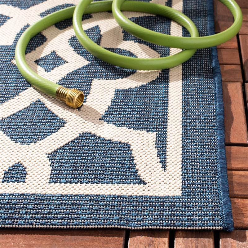 Safavieh Courtyard Navy Indoor Outdoor Rug - 4' x 5'7