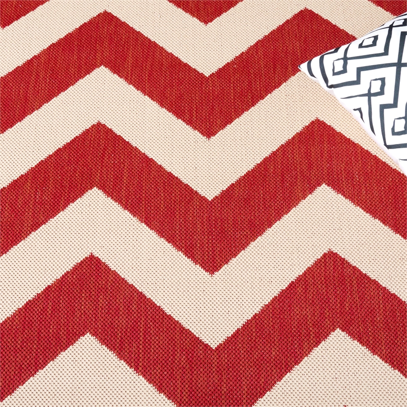 Safavieh Courtyard Red Indoor Outdoor Rug - 4' x 5'7
