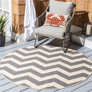 Safavieh Courtyard Grey Indoor Outdoor Rug - Round 7'10&quot
