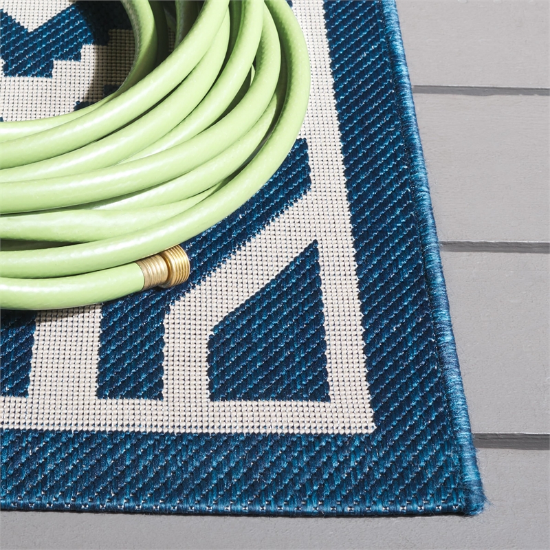 Safavieh Courtyard Navy Indoor Outdoor Rug - 5'3