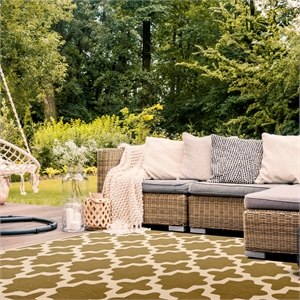 Safavieh Courtyard Green Indoor Outdoor Rug - 9' x 12'