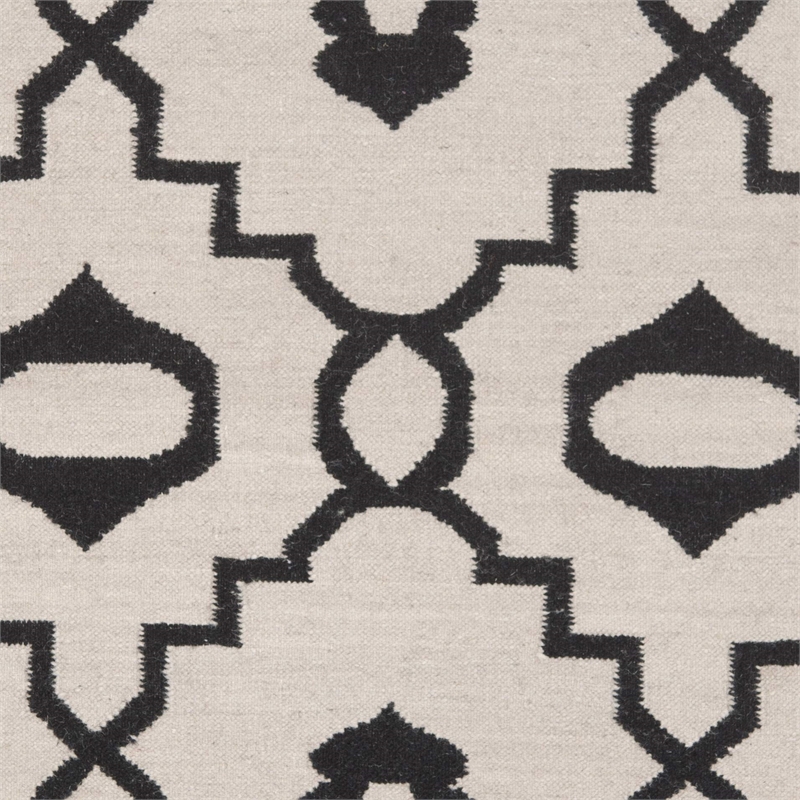Safavieh Dhurries Ivory Contemporary Rug - 4' x 6'