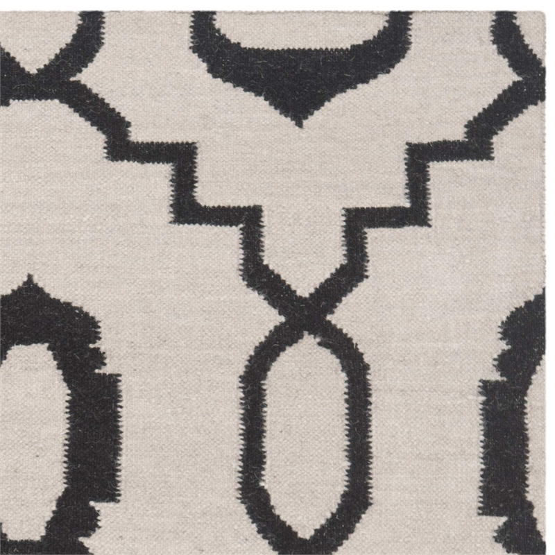 Safavieh Dhurries Ivory Contemporary Rug - 4' x 6'