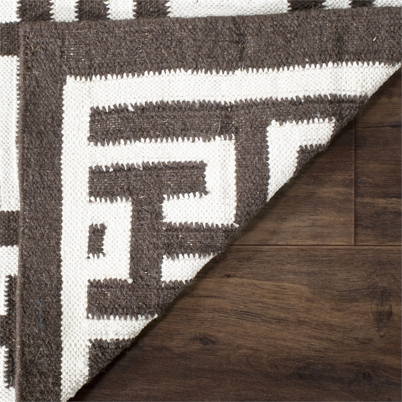 Safavieh Dhurries Chocolate Contemporary Rug - 4' x 6'