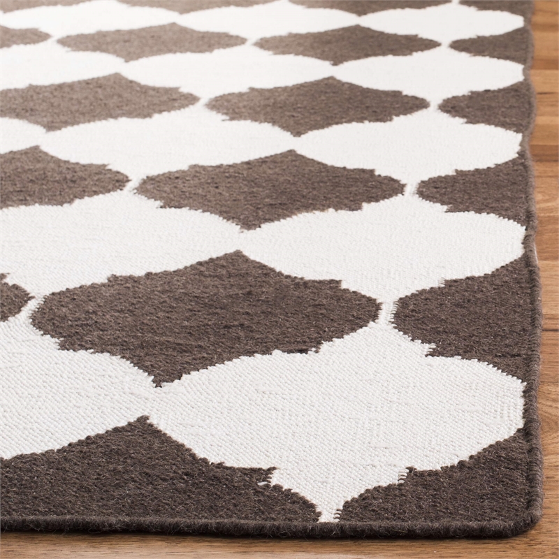 Safavieh Dhurries Brown Contemporary Rug - 4' x 6'