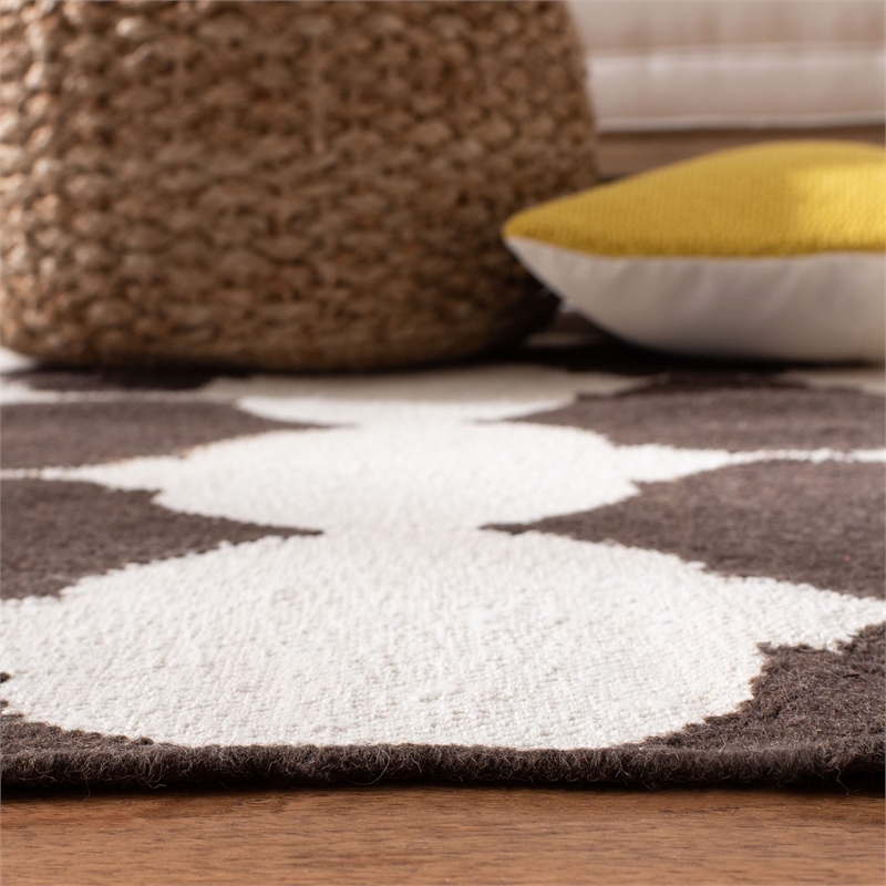 Safavieh Dhurries Brown Contemporary Rug - 4' x 6'
