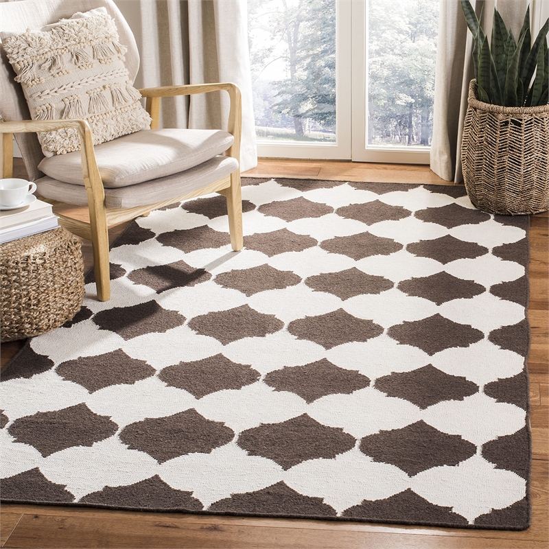 Safavieh Dhurries Brown Contemporary Rug - 5' x 8'