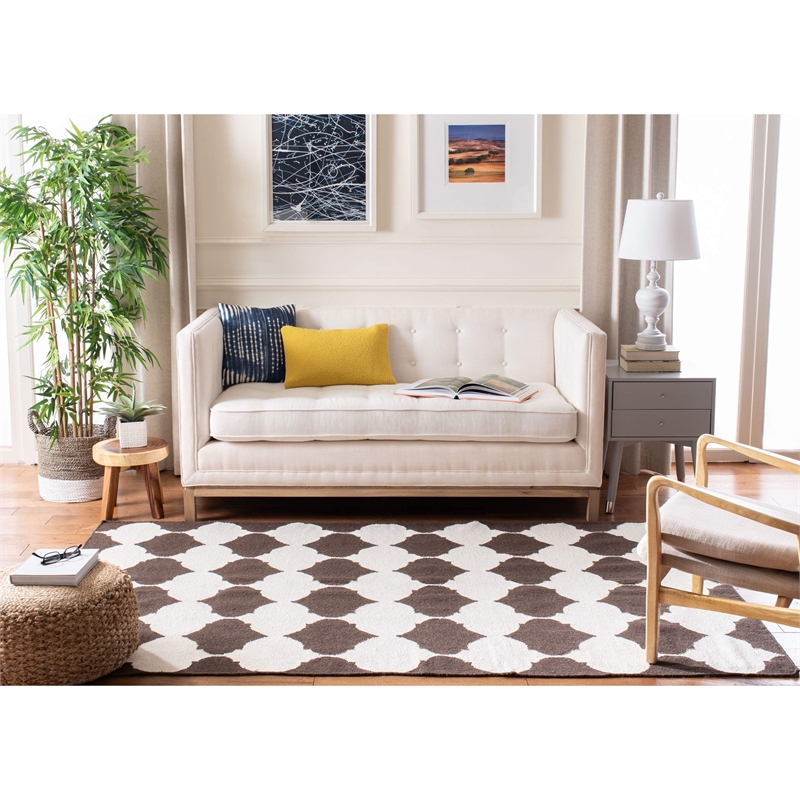 Safavieh Dhurries Brown Contemporary Rug - 5' x 8'