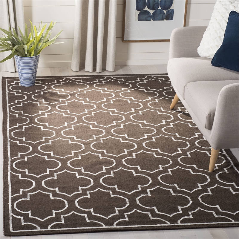 Safavieh Dhurries Brown Contemporary Rug - 4' x 6'