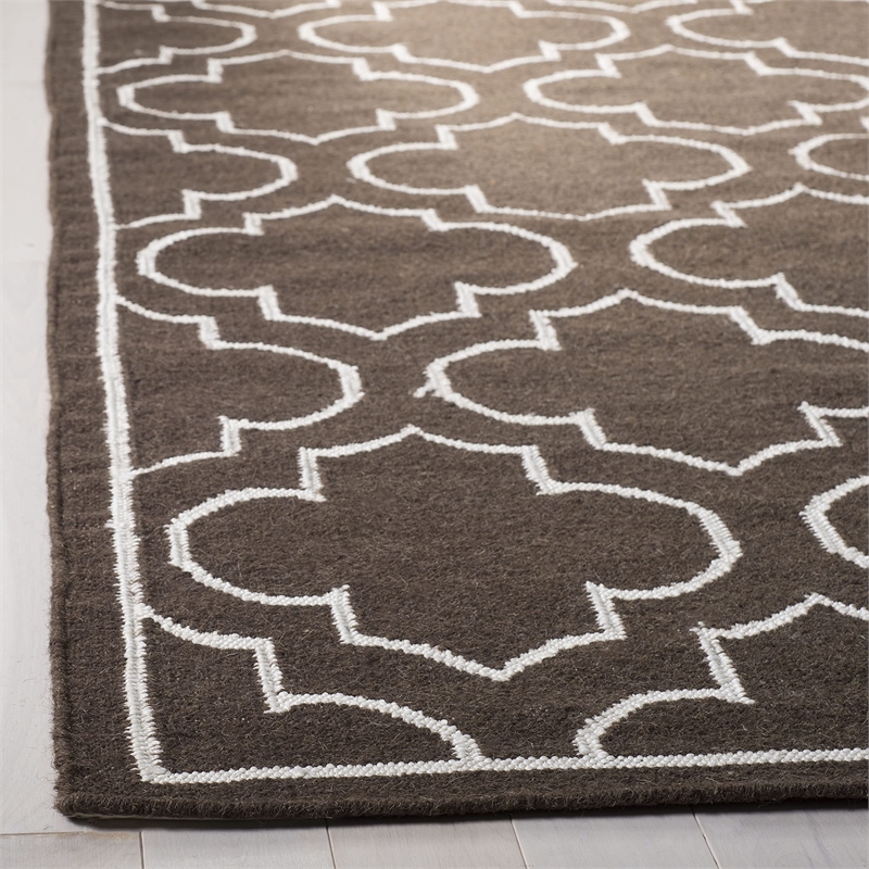 Safavieh Dhurries Brown Contemporary Rug - 4' x 6'