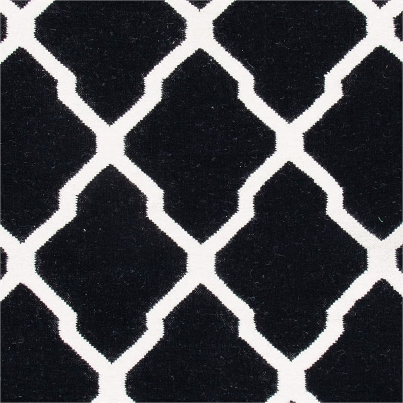 Safavieh Dhurries Black Contemporary Rug - Runner 2'6
