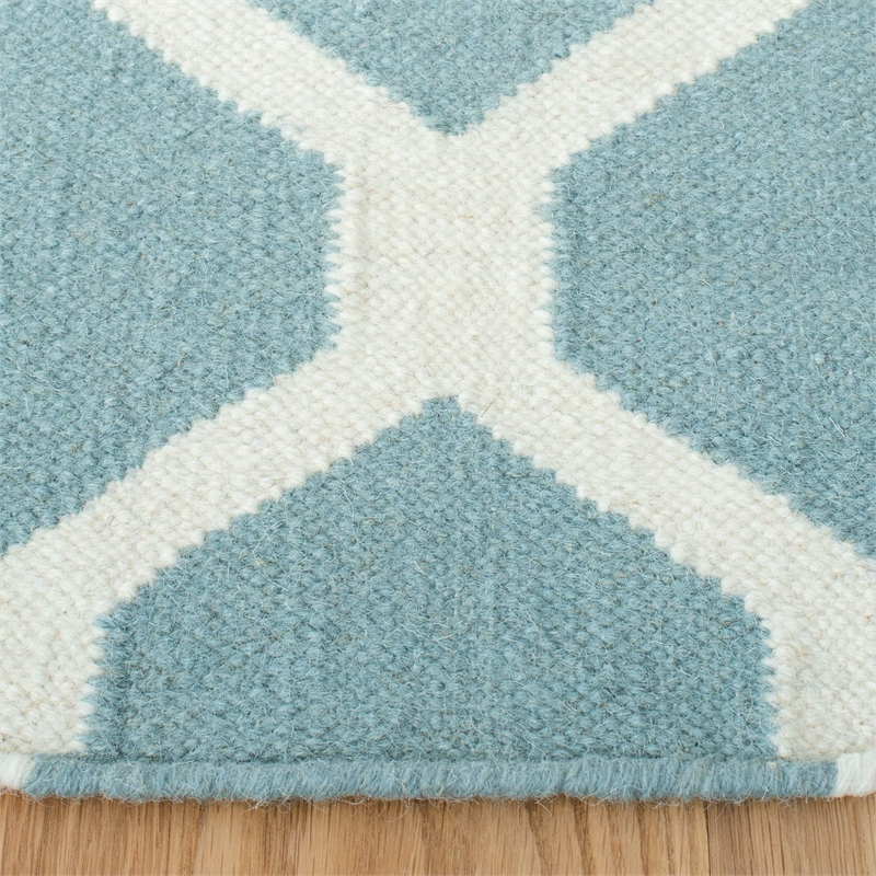 Safavieh Dhurries Light Blue Contemporary Rug - Round 6'