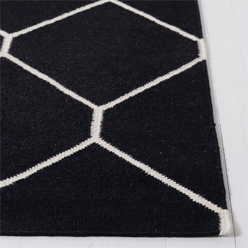 Safavieh Dhurries Black Contemporary Rug - Runner 2'6