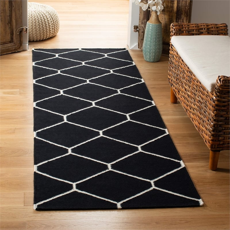 Safavieh Dhurries Black Contemporary Rug - Runner 2'6