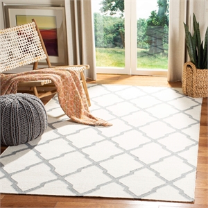 Safavieh Dhurries Ivory Contemporary Rug - 4' x 6'