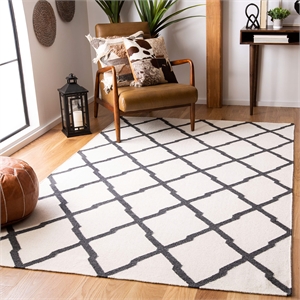 Safavieh Dhurries Ivory Contemporary Rug - 4' x 6'
