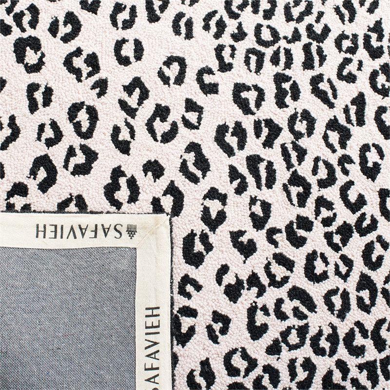 Safavieh Chelsea Black Transitional Rug - Runner 2'6