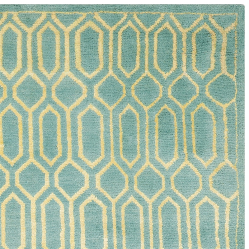Safavieh Mosaic Aqua Traditional Rug - 4' x 6'
