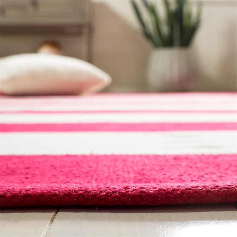 Safavieh Montauk Red Contemporary Rug - Runner 2'3