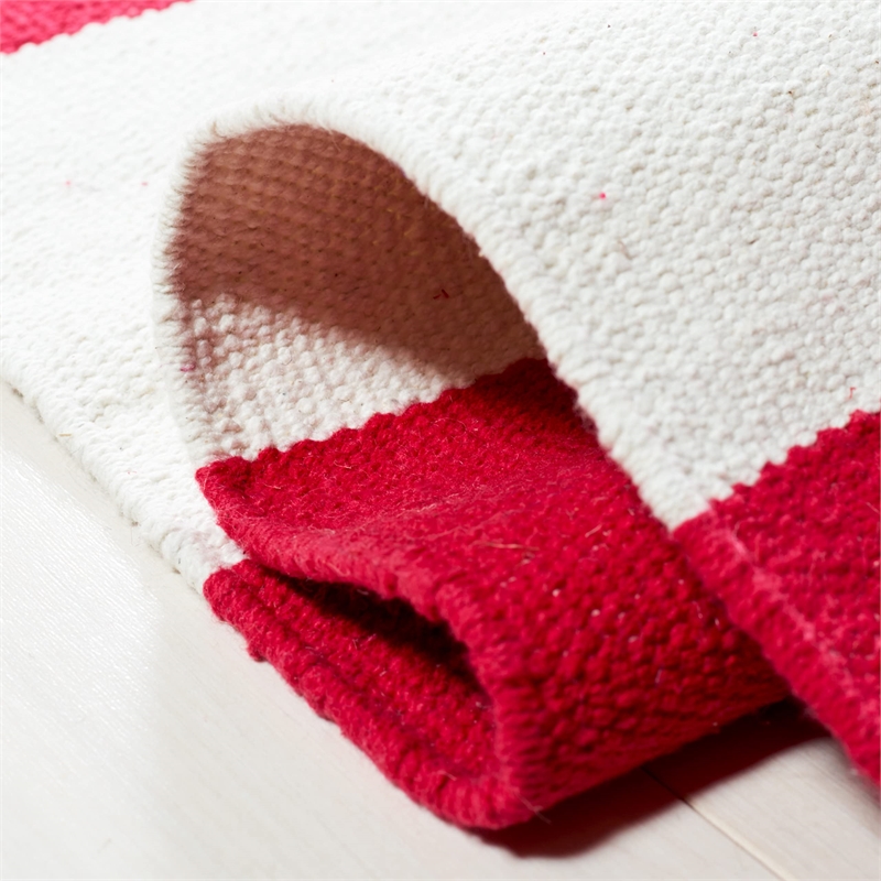 Safavieh Montauk Red Contemporary Rug - Runner 2'3