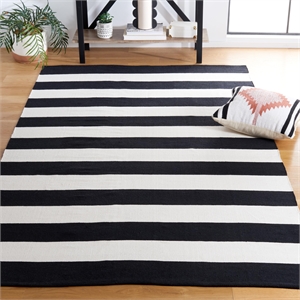 Safavieh Montauk Black Contemporary Rug - 4' x 6'