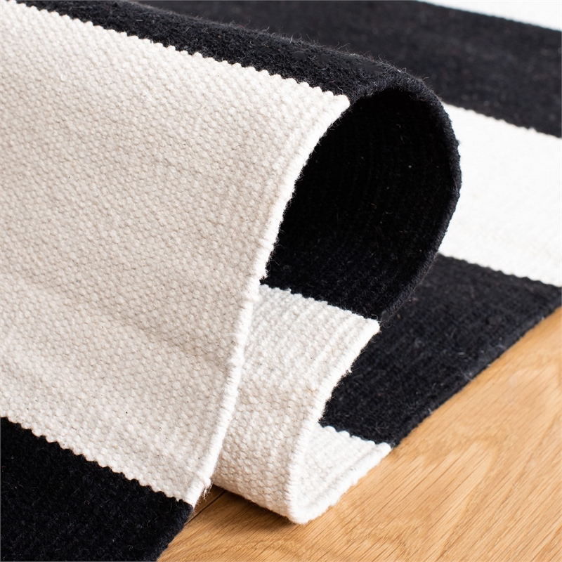 Safavieh Montauk Black Contemporary Rug - 4' x 6'