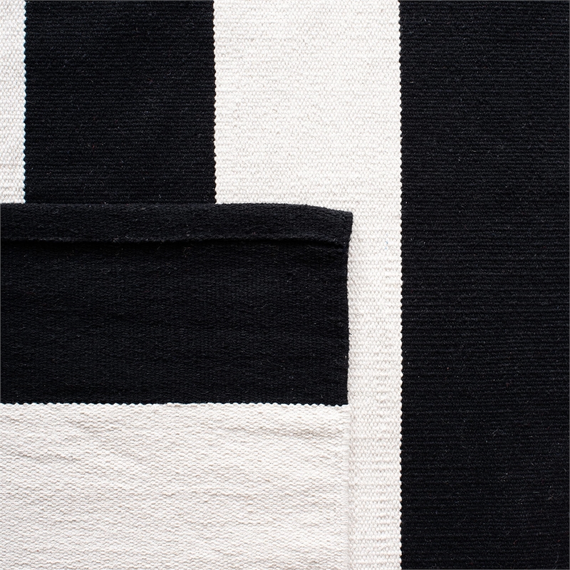 Safavieh Montauk Black Contemporary Rug - 4' x 6'