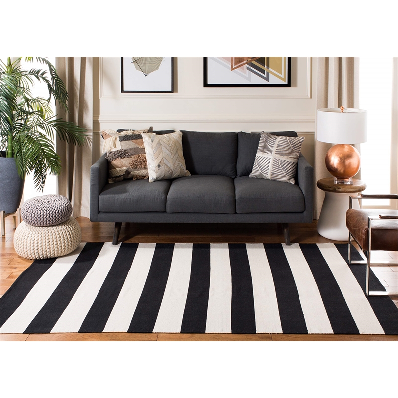 Safavieh Montauk Black Contemporary Rug - 5' x 8'