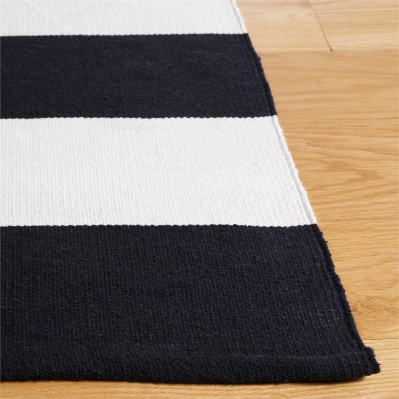 Safavieh Montauk Black Contemporary Rug - 8' x 10'