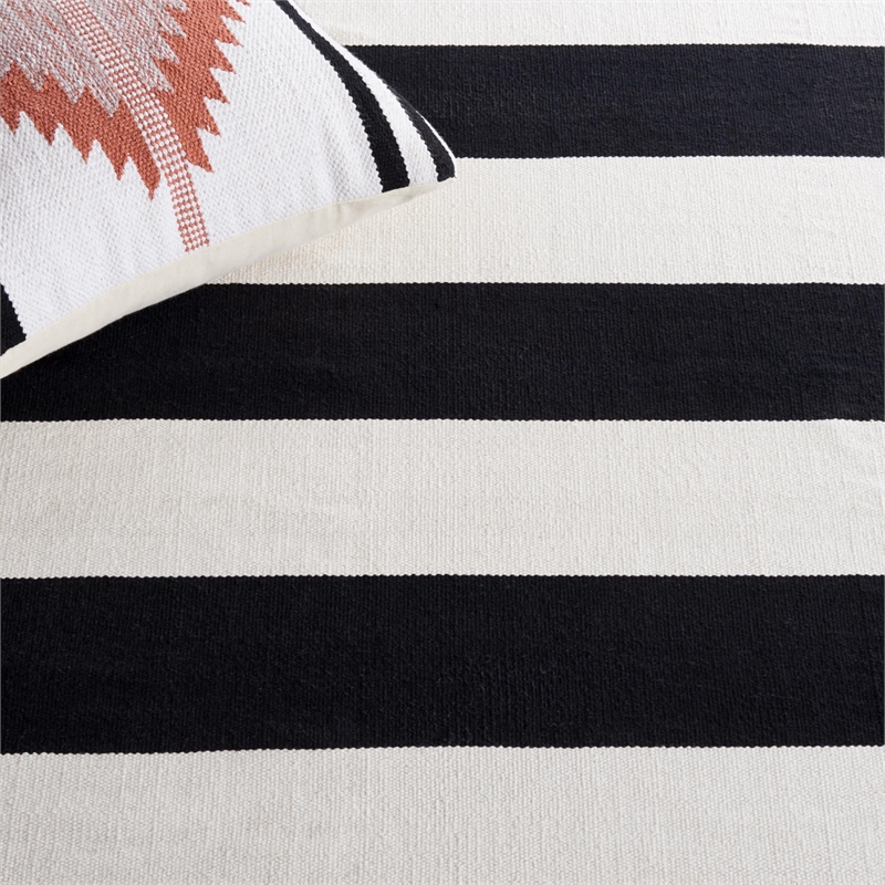 Safavieh Montauk Black Contemporary Rug - 8' x 10'