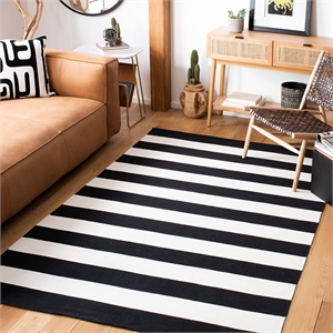 Safavieh Montauk Black Contemporary Rug - 9' x 12'