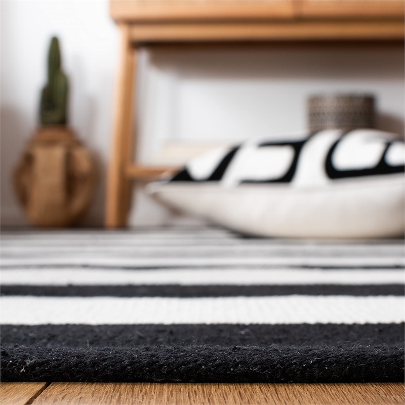 Safavieh Montauk Black Contemporary Rug - 9' x 12'