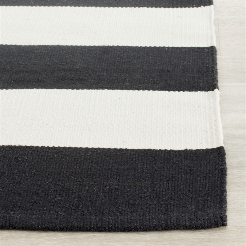Safavieh Montauk Black Contemporary Rug - Runner 2'3